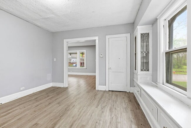 Foto del edificio - 11617 Forest Ave