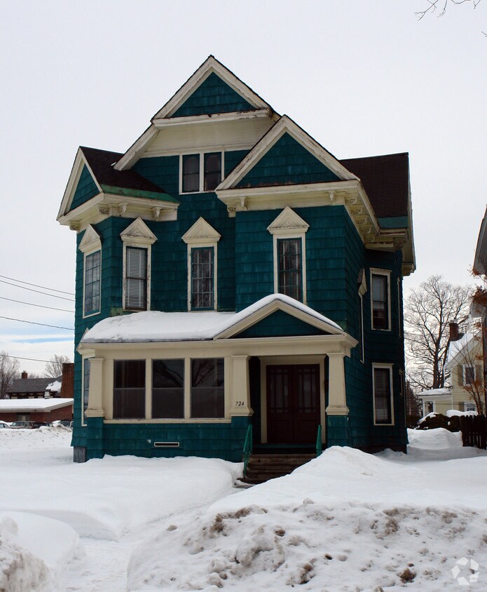 Building Photo - 724 N Washington St