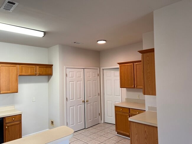 Building Photo - 9117 Belaire St