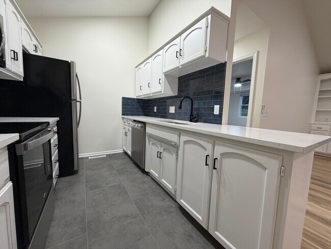 Building Photo - 10325 Ohio Plz