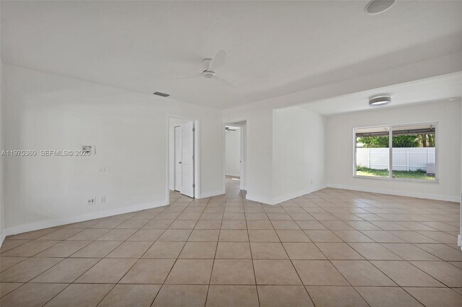 Foto del edificio - 380 NW 47th Ct