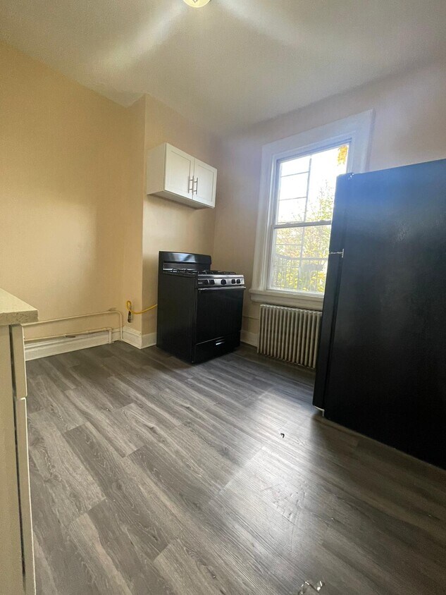 161 Pearsall Ave Unit 6, Jersey City, NJ 07305 Apartments in Jersey