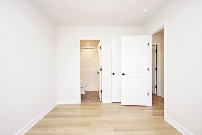 Building Photo - Old Trail Townhome
