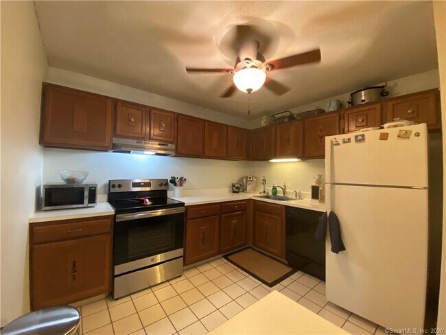 Building Photo - 40 Chapel St