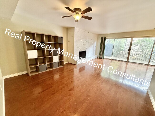 Foto del edificio - Beautiful Condo on the Plaza with City Vie...