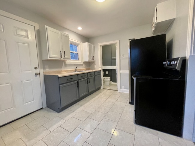 Building Photo - 404 N 64th St
