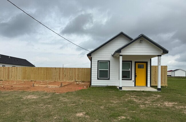 Building Photo - 7014-5914 02