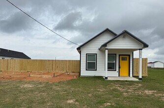Building Photo - 7014-5914 02