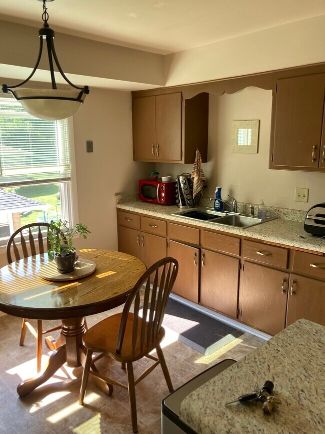 Cocina - N70W5780 Bridge Rd