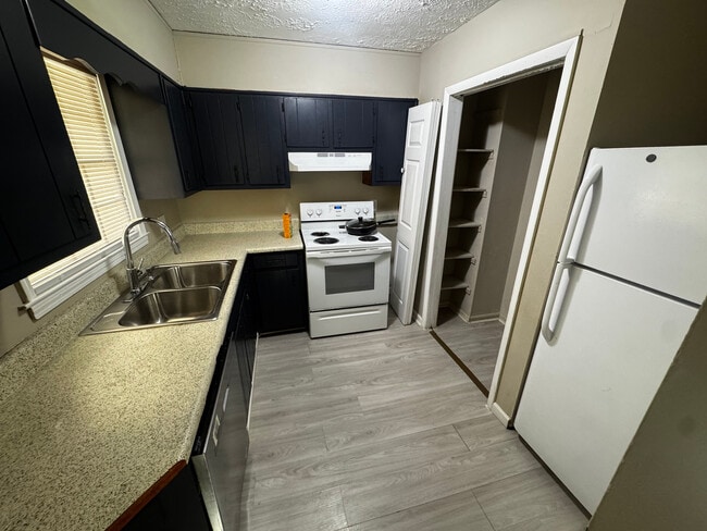 Building Photo - Room in Townhome on Cedar Creek Ct NW