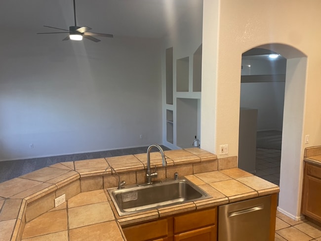 Building Photo - 244 W Goldfinch Way