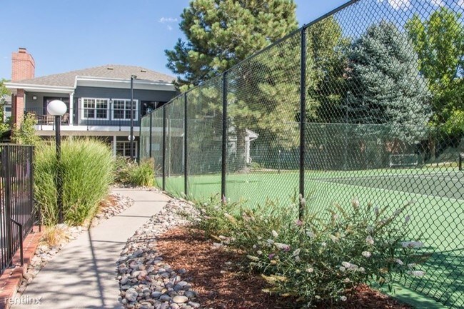Foto del edificio - 8305 Harvest Ln
