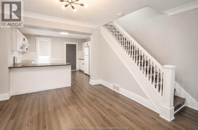 Building Photo - 790 Marentette Ave