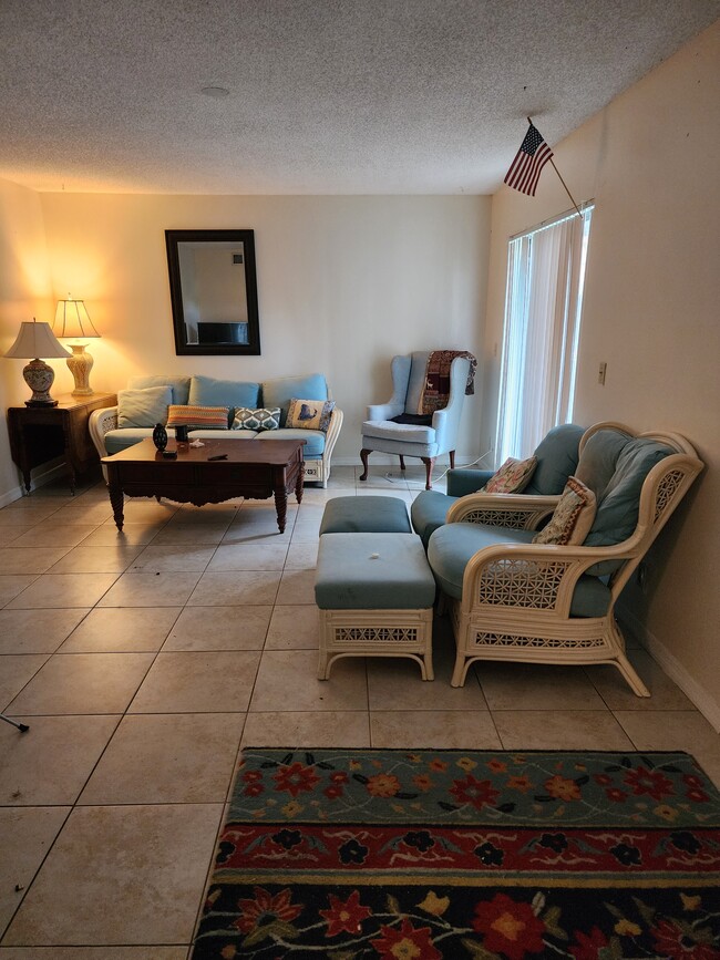 Foto del edificio - 2148 White Pine Cir