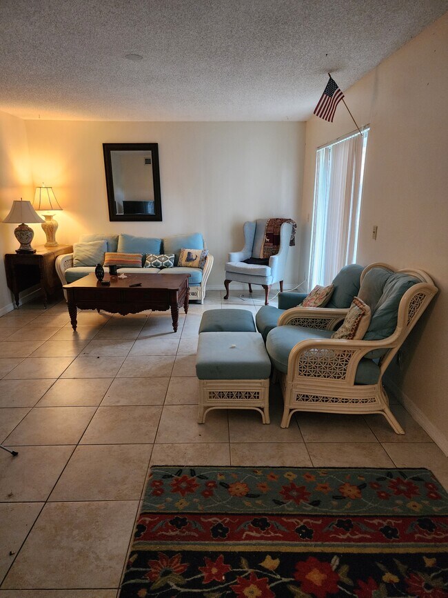 Building Photo - 2148 White Pine Cir