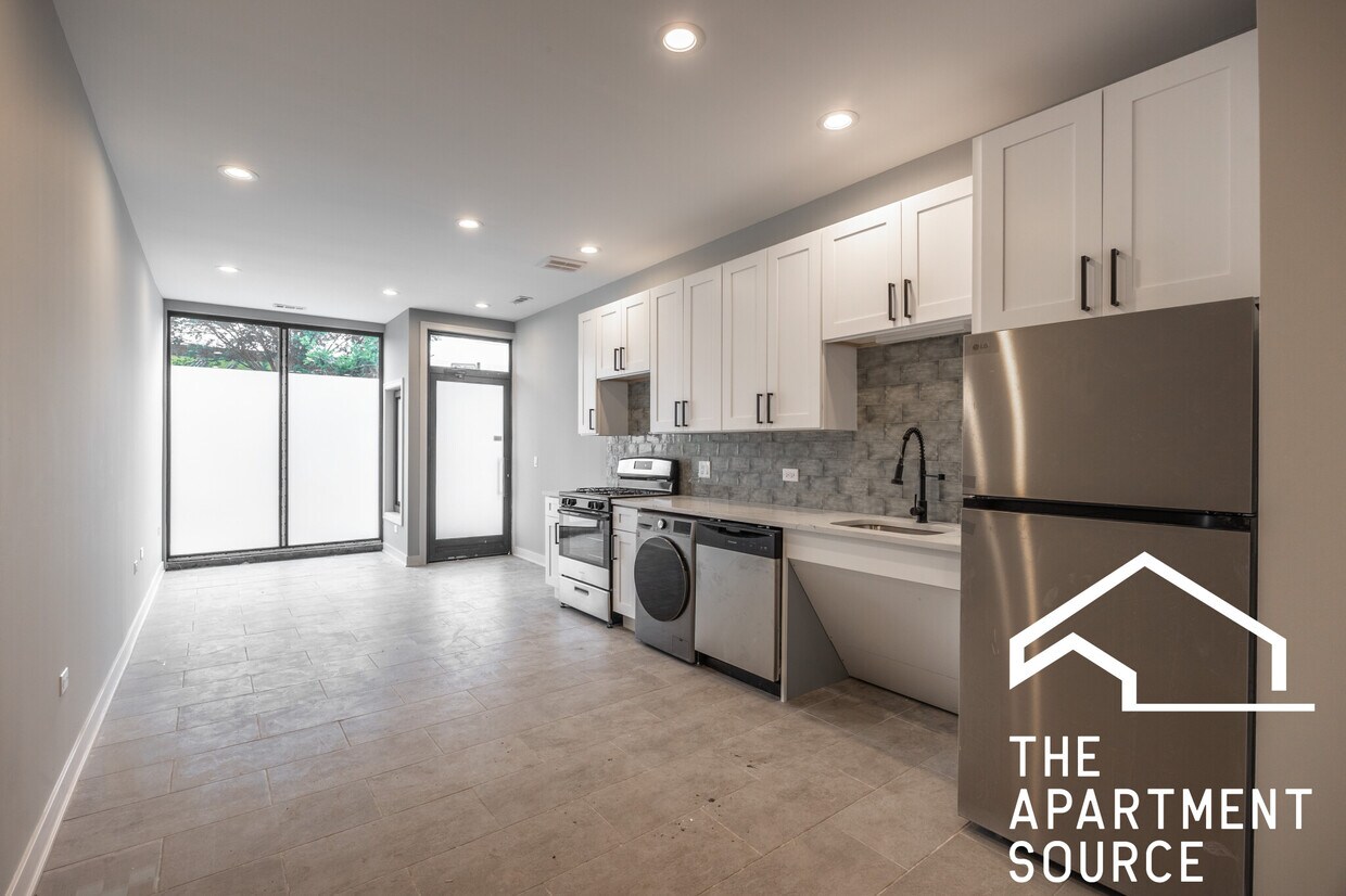 Foto principal - 5422 W Belmont Ave