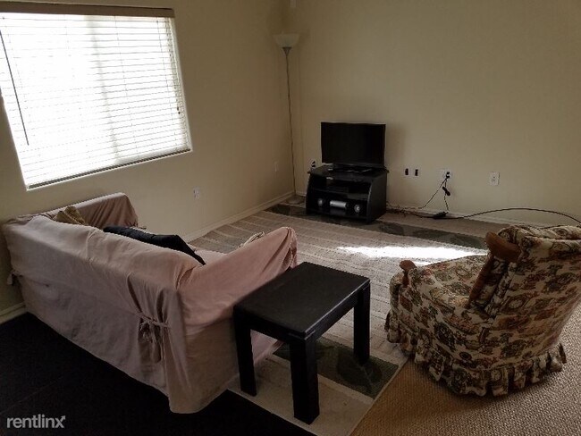 Building Photo - 1 br, 1 bath Condo - 2152 Camellia Dr