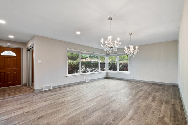 Foto del edificio - 3001 W Chase Ave