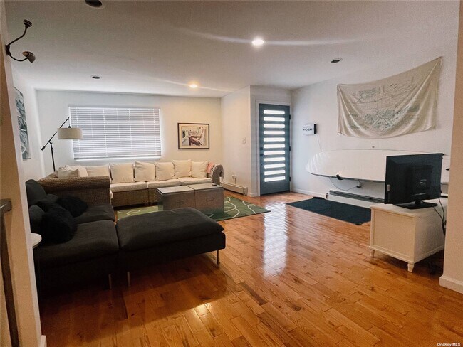 Foto del edificio - 90-17 Holland Ave