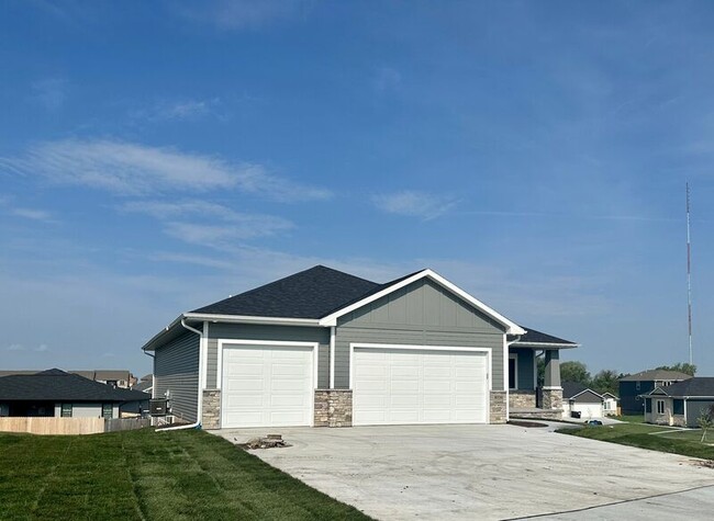 Building Photo - 8709 S 82nd St