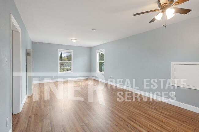 Foto del edificio - 7781 Glenn Ave