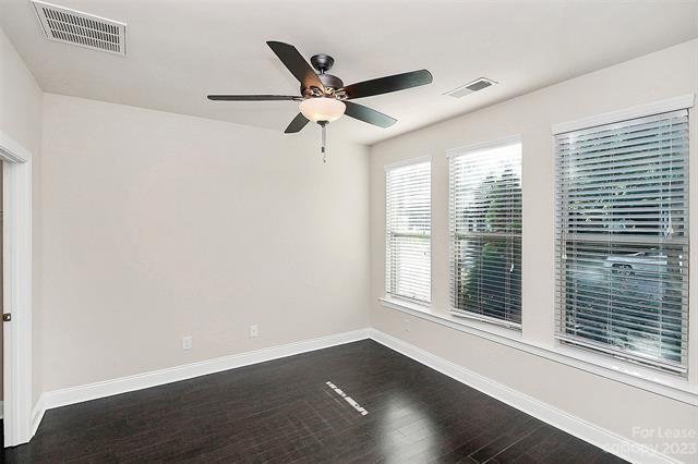 Foto del edificio - 3329 Bending Birch Pl