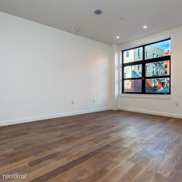 Foto principal - 555 Graham Ave