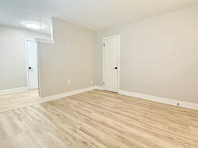 Building Photo - 308 Askin Ave