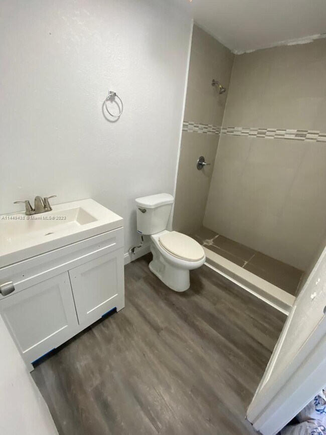 Foto del edificio - 2374 NW 56th St