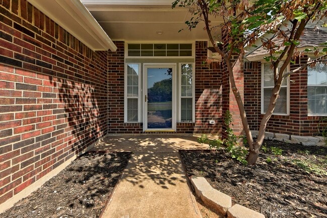 Building Photo - 1805 Lois Lynn Ln