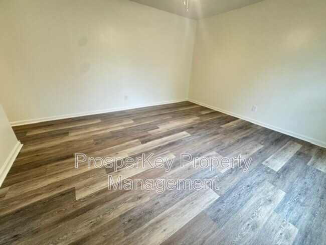 Foto del edificio - 5038 Wellborn Dr