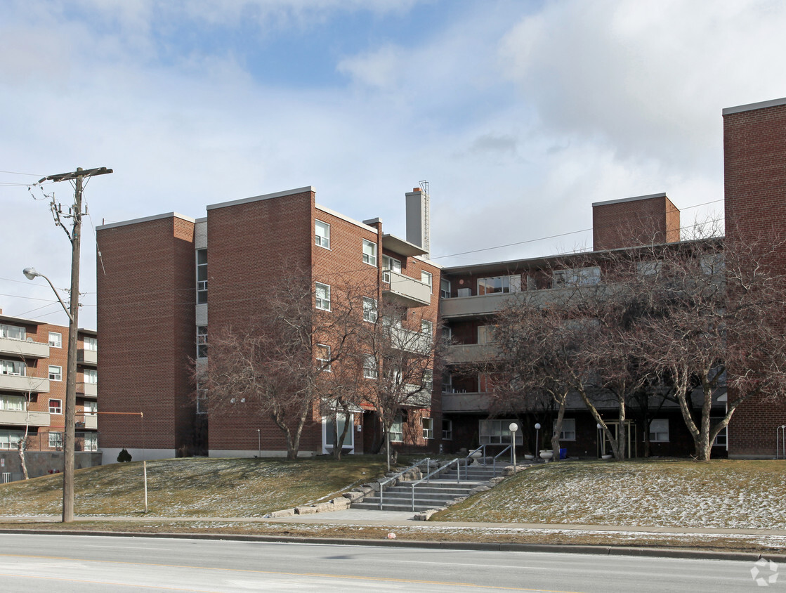 Building Photo - Courtyards on Weston