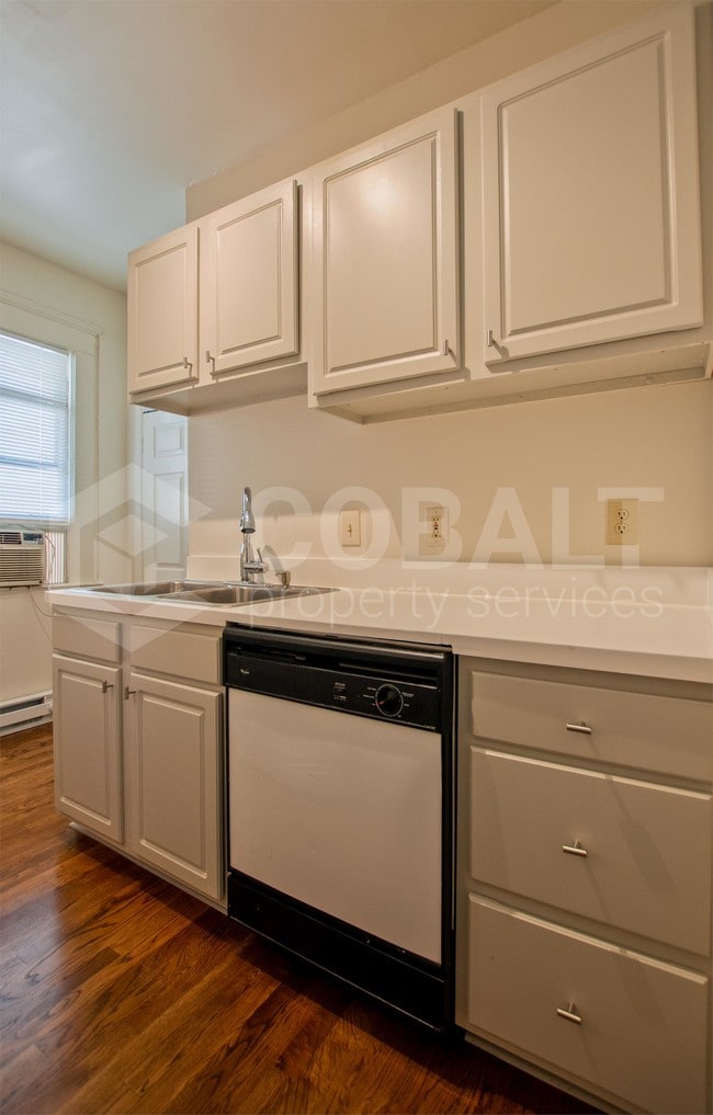 Building Photo - 883 Monroe Dr NE