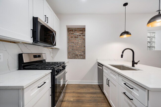 Foto del edificio - 2455 W Armitage Ave