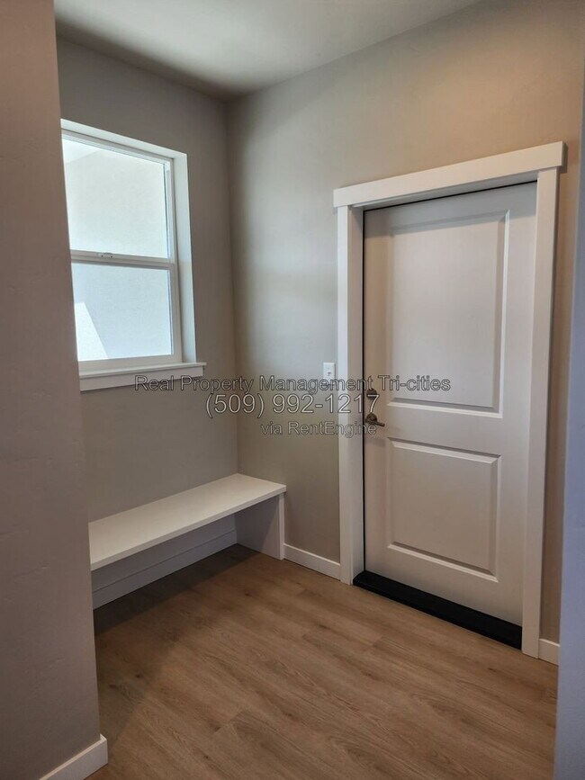 Foto del edificio - 3592 Stardust St