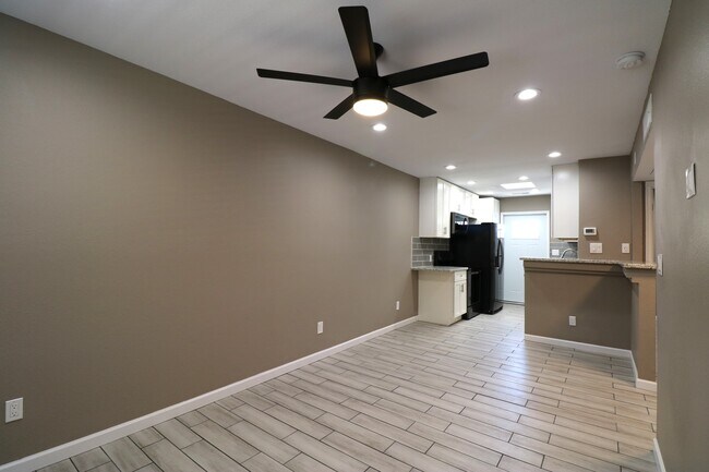 Building Photo - 101 North Oak Street, Unit #D