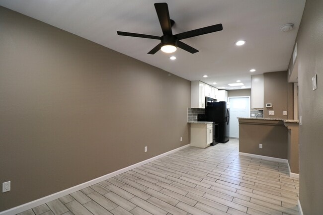 Photo - 101 N Oak St Apartment