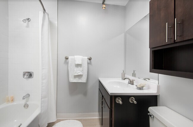 Foto del edificio - 838 N State St