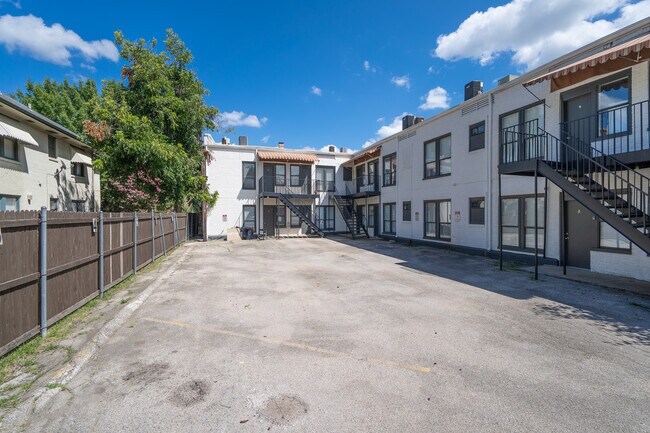 Foto del edificio - 5305 Reiger Ave