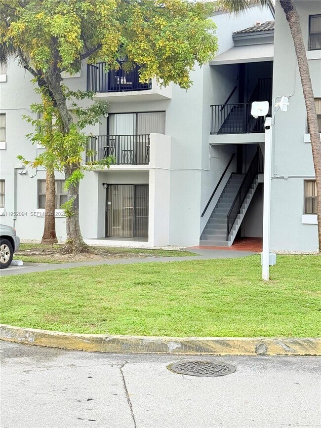 Foto del edificio - 7200 NW 179th St