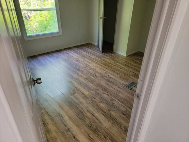 Foto del edificio - 8424 Bloomwood Dr