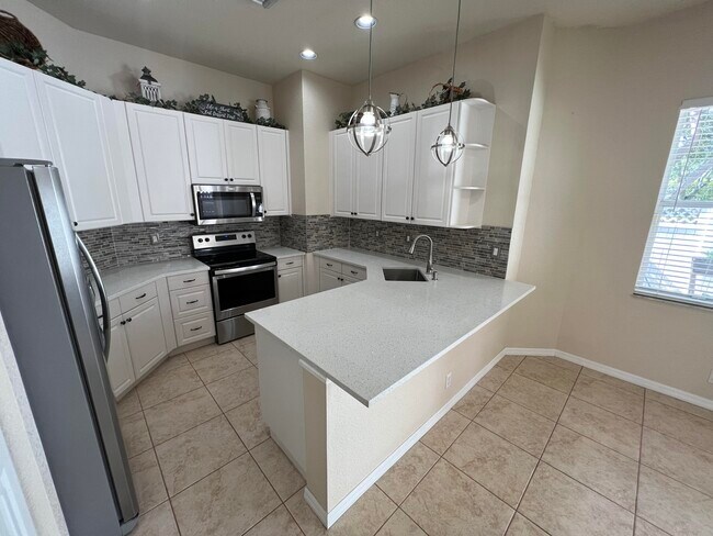 Building Photo - 5542 Boynton Gardens Dr