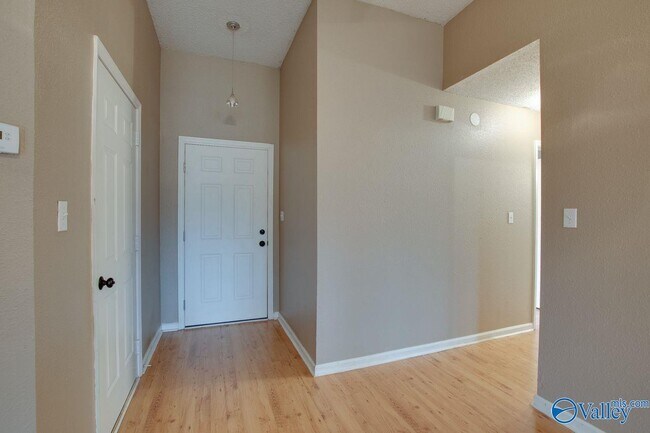 Foto del edificio - 143 Rebecca Pines Dr