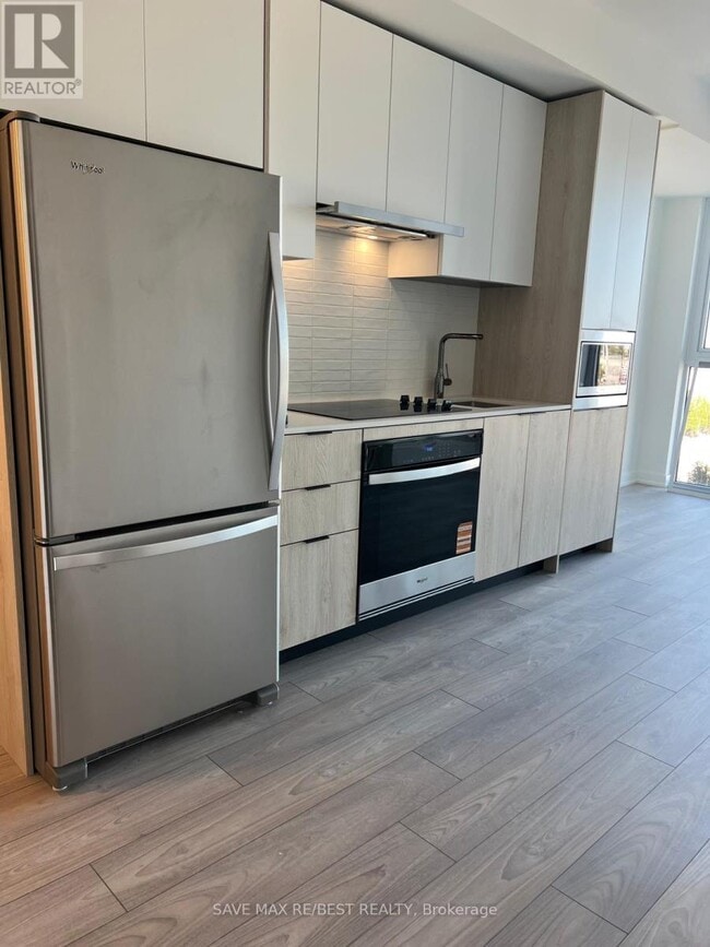 Building Photo - 1007 The Queensway