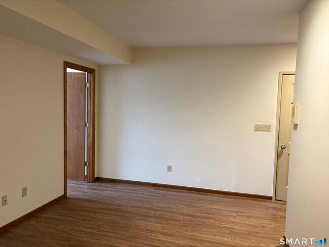 Foto del edificio - 2059 Boston Ave