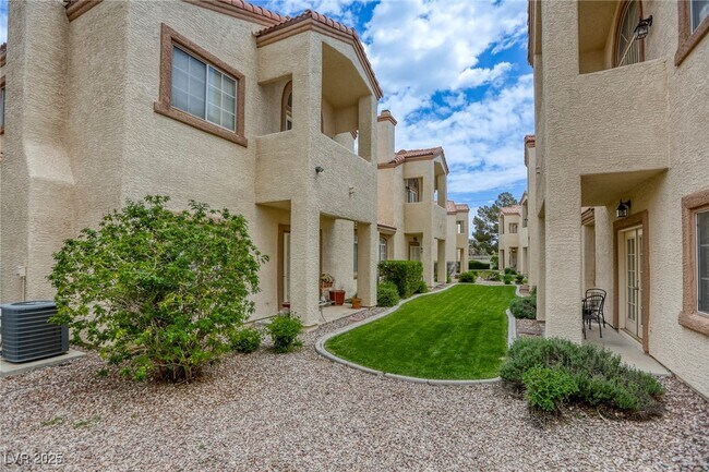 Foto del edificio - 8301 Boseck Dr