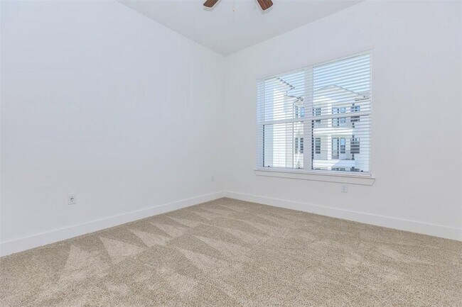Building Photo - 3030 Greenbusch Rd