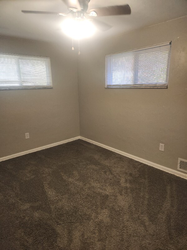 Building Photo - 2725 Pyramid Ave