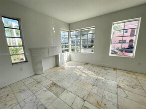 Building Photo - 801 8th St