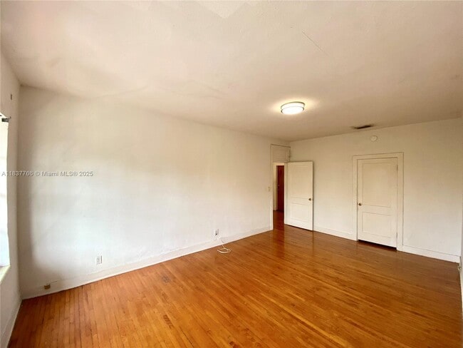 Building Photo - 700 W 51st St